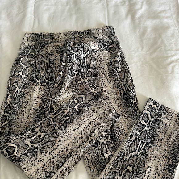 Stretchy “jean style” leggings - Picture 3 of 4